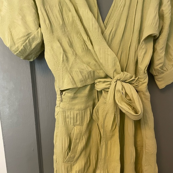 Labelrail x Olivia and Alice Jumpsuit with Wrap Tie Waist Texture - Picture 7 of 7